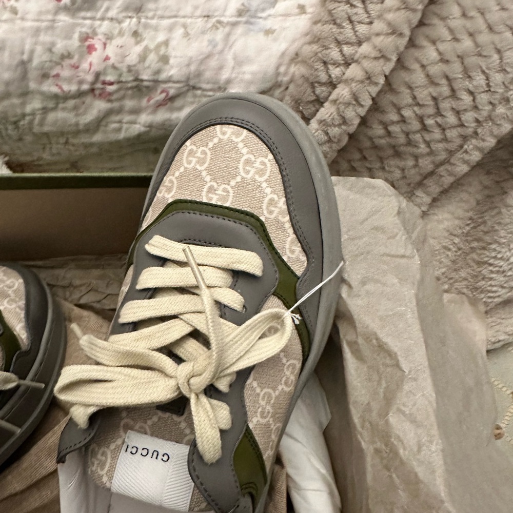 Gucci chunky leather Gg supreme canvas low top tennis shoes - Picture 11 of 16